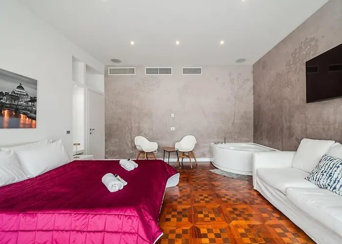 Centre - Spacious - Jacuzzi - Ac - Wifi 아파트 *