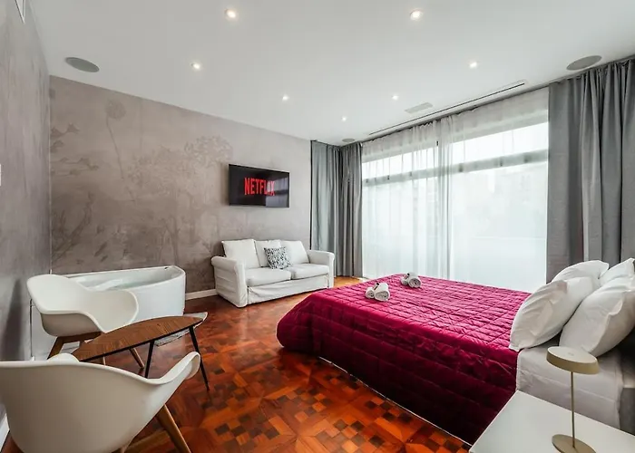 Centre - Spacious - Jacuzzi - Ac - Wifi 아파트