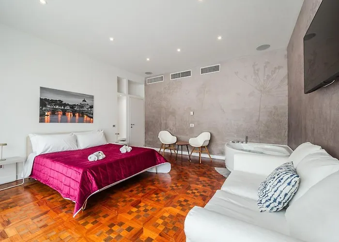 Centre - Spacious - Jacuzzi - Ac - Wifi 아파트 *