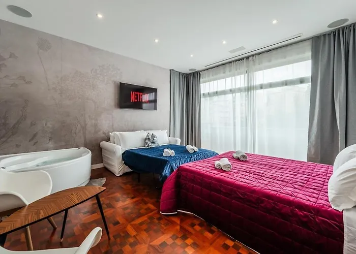 Centre - Spacious - Jacuzzi - Ac - Wifi 아파트 *