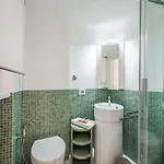 Centre - Spacious - Jacuzzi - Ac - Wifi Apartment