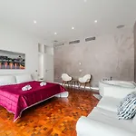 Centre - Spacious - Jacuzzi - Ac - Wifi Apartment *