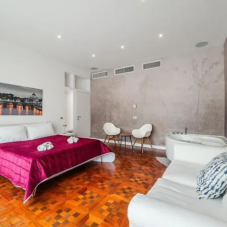 Centre - Spacious - Jacuzzi - Ac - Wifi Apartment *