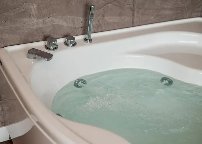 Centre - Spacious - Jacuzzi - Ac - Wifi Apartamento